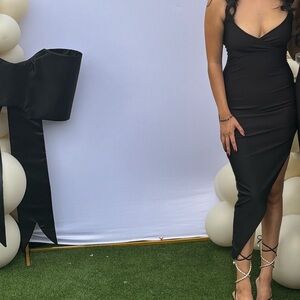 Windsor black midi dress